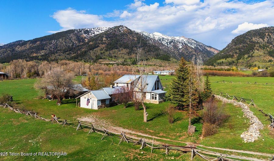 3837 COUNTY ROAD 126, Bedford, WY 83112 - 1 Beds, 2 Bath