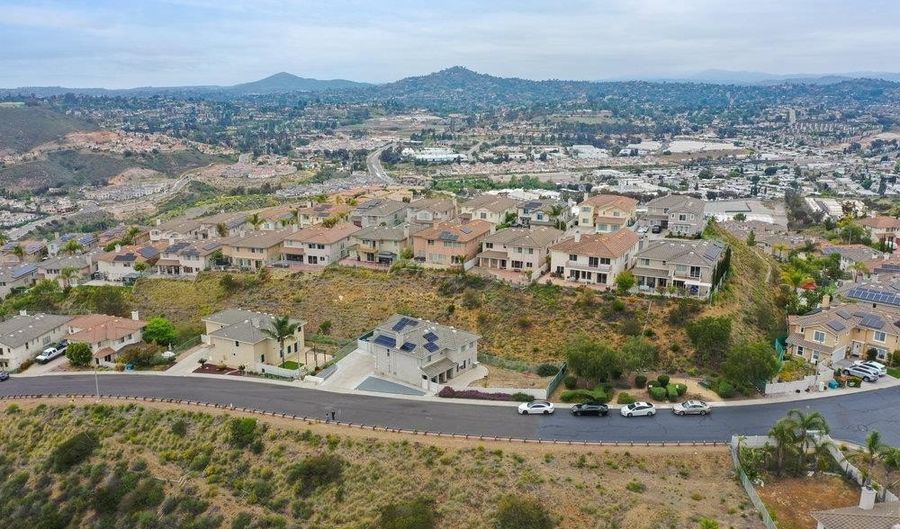 2176 Pointe Pkwy, Spring Valley, CA 91978 - 5 Beds, 3 Bath