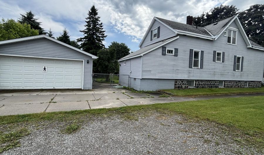 427 Avery St, Alpena, MI 49707 - 3 Beds, 1 Bath