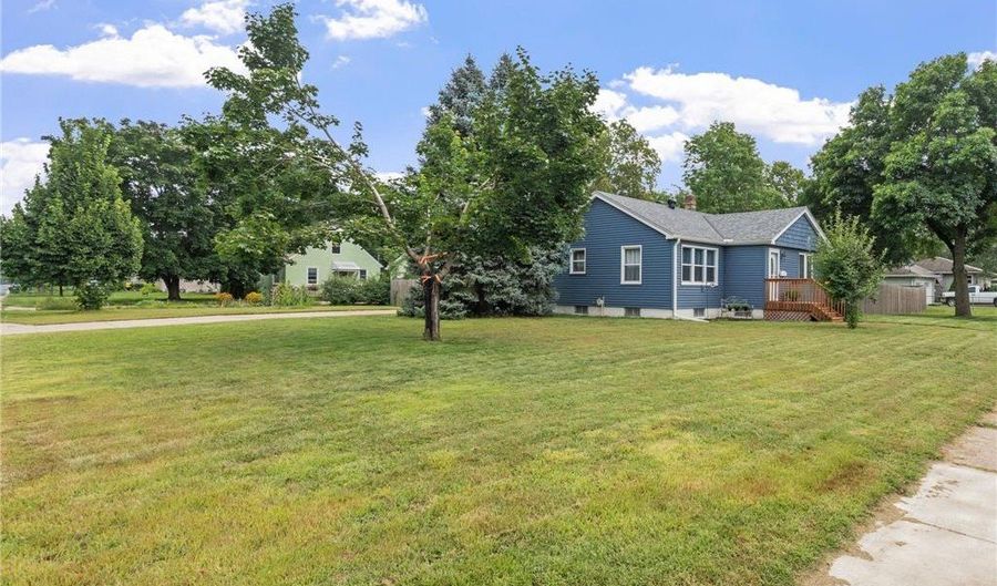 1718 7th Ave, Anoka, MN 55303 - 2 Beds, 2 Bath