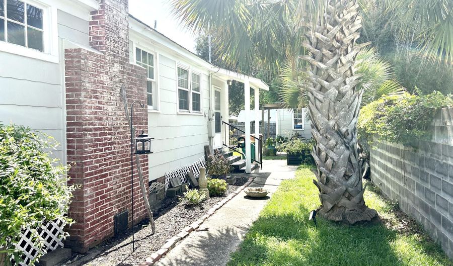 401 Porter Ave, Biloxi, MS 39530 - 2 Beds, 1 Bath