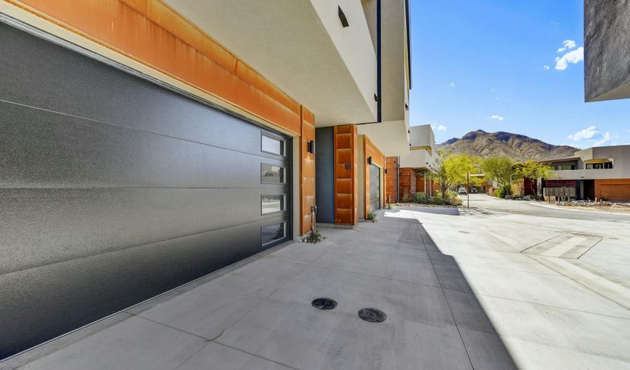 6525 E CAVE CREEK Rd 101, Cave Creek, AZ 85331 - 2 Beds, 3 Bath