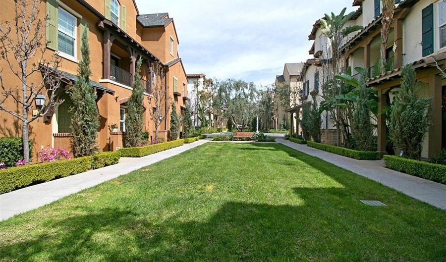 760 S Olive St, Anaheim, CA 92805 - 3 Beds, 3 Bath