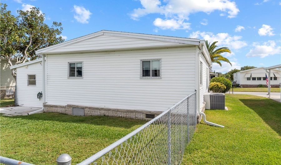 631 Hyacinth Cir, Barefoot Bay, FL 32976 - 2 Beds, 2 Bath