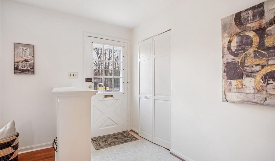 8928 CHELTONHAM Pl, Annandale, VA 22003 - 4 Beds, 3 Bath