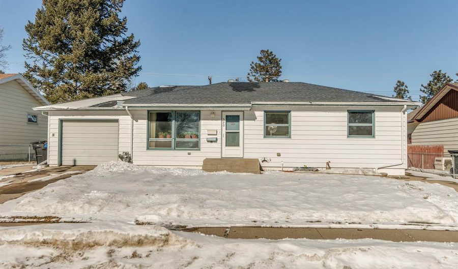 520 W Turnpike Ave, Bismarck, ND 58501 - 6 Beds, 2 Bath