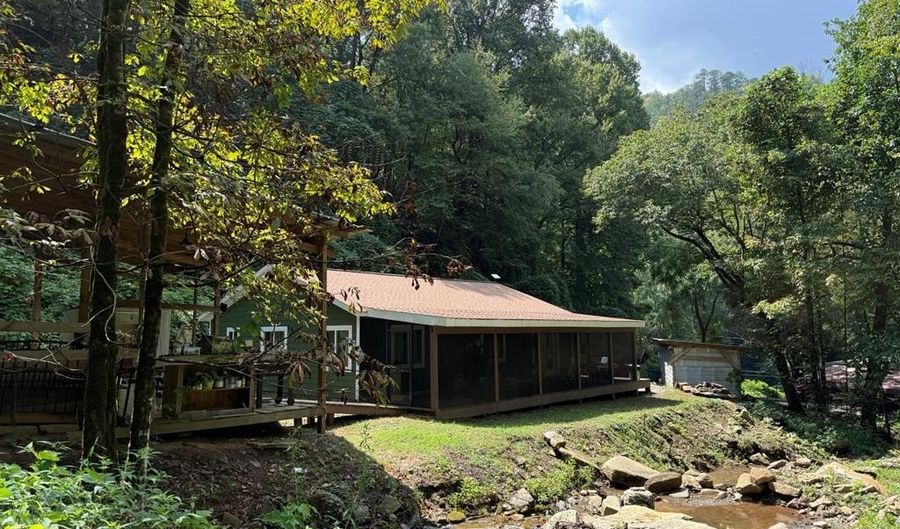 2555 Junaluska Rd, Andrews, NC 28901 - 2 Beds, 2 Bath