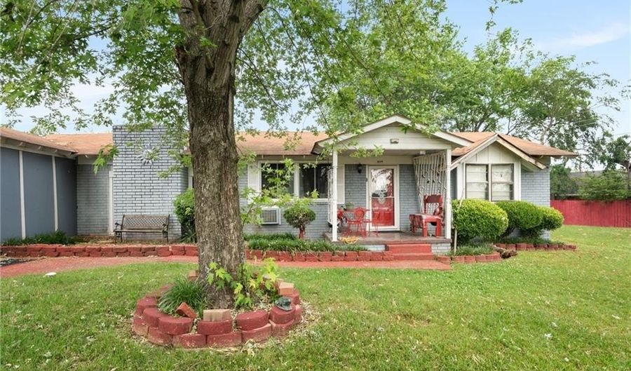 839 14th St, Barling, AR 72923 - 3 Beds, 2 Bath