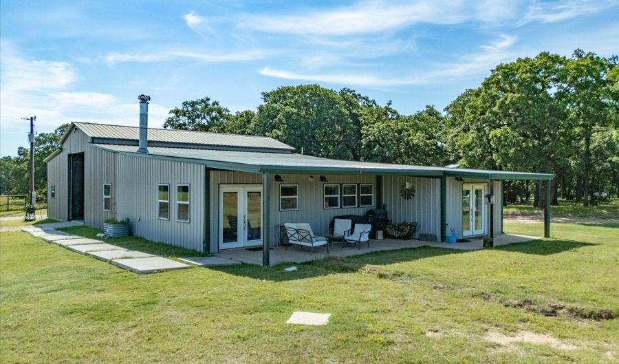 209 County Road 2696, Alvord, TX 76225 - 2 Beds, 2 Bath