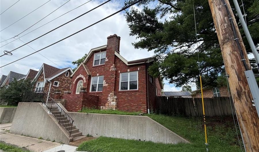 5207 Weber Rd, Affton, MO 63123 - 5 Beds, 2 Bath