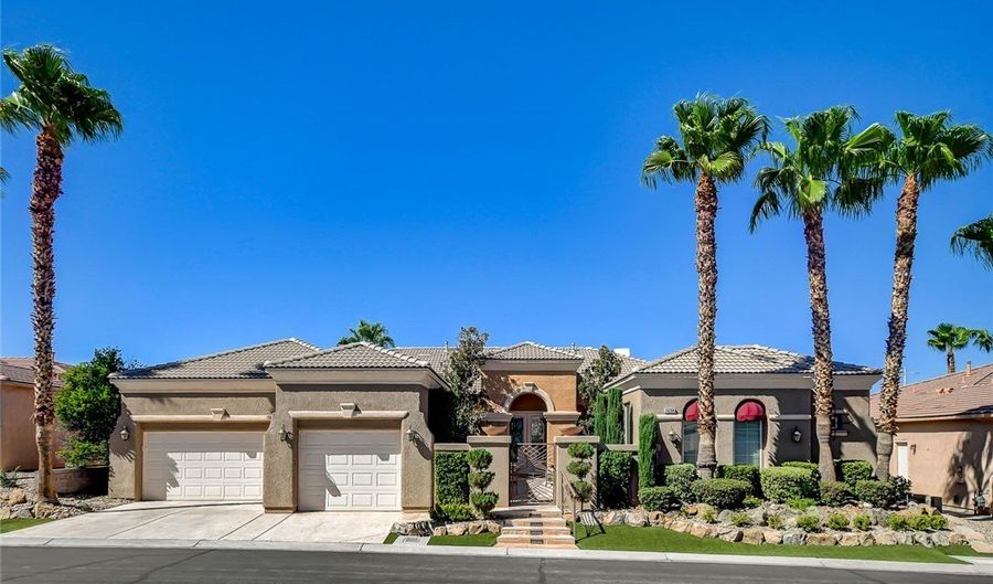 10266 Romantico Dr, Las Vegas, NV 89135 - 3 Beds, 4 Bath