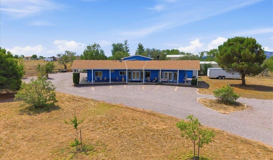 2405 W Center St, Chino Valley, AZ 86323 - 3 Beds, 3 Bath