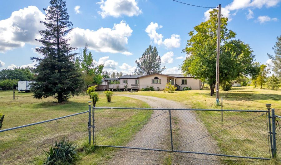 17055 Palm Ave, Anderson, CA 96007 - 3 Beds, 2 Bath