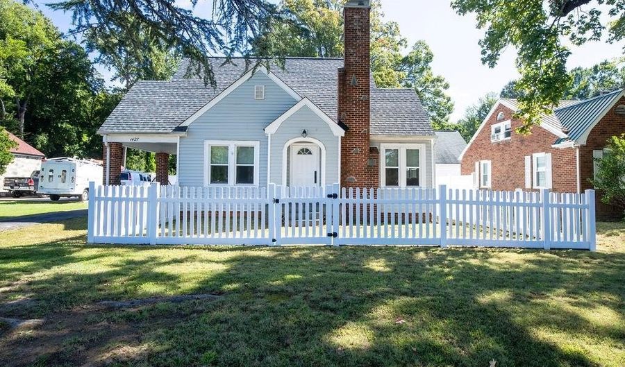 1427 Fayetteville St, Asheboro, NC 27205 - 4 Beds, 3 Bath