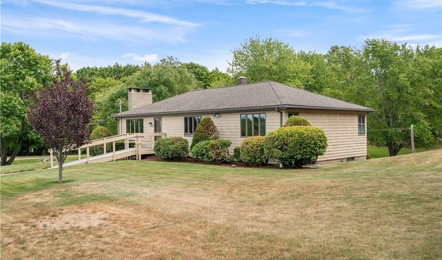 245 W Wrentham Rd, Cumberland, RI 02864 - 3 Beds, 2 Bath