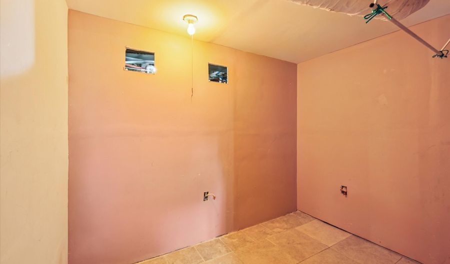 117 E Pershing St, Bloomfield, CT 06002 - 3 Beds, 2 Bath