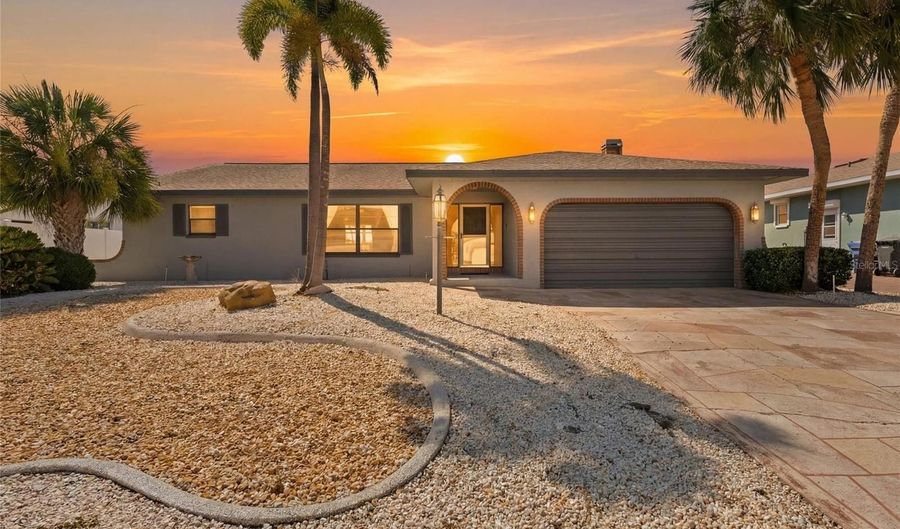 921 BIRDIE Way, Apollo Beach, FL 33572 - 3 Beds, 2 Bath