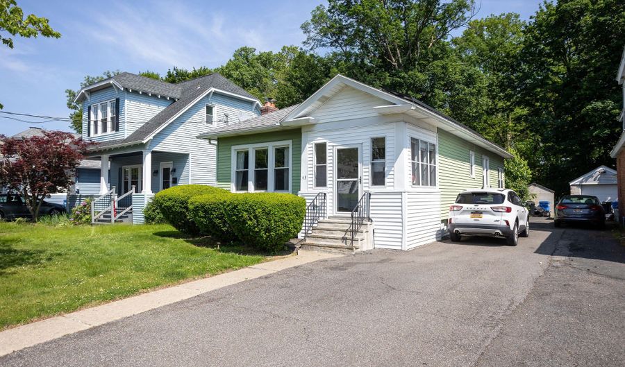 43 Holmes Ct, Albany, NY 12209 - 2 Beds, 1 Bath