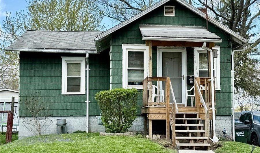 22846 Norman Ave, Alliance, OH 44401 - 2 Beds, 1 Bath