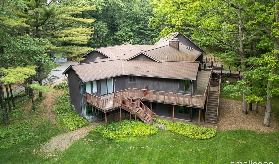 550 Greentree Ln NE, Ada, MI 49301 - 6 Beds, 7 Bath