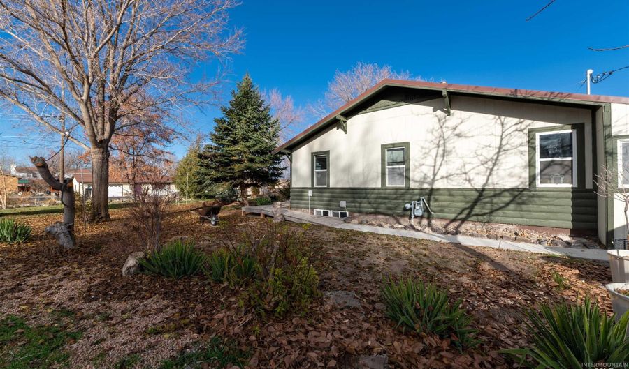 408 Clear Lks, Buhl, ID 83316 - 3 Beds, 1 Bath