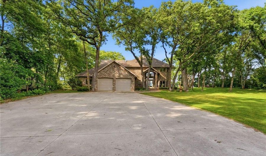 1703 S Le Homme Dieu Dr NE, Alexandria, MN 56308 - 4 Beds, 4 Bath