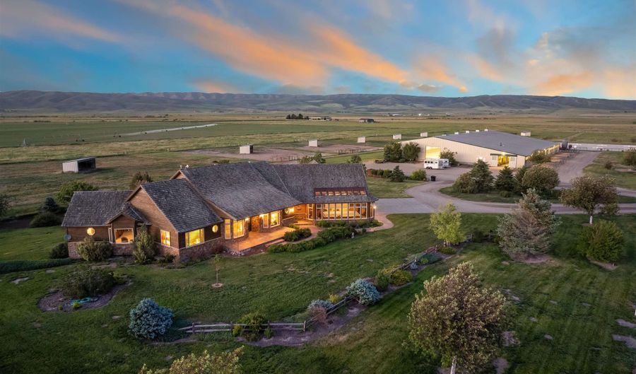 950 Miles, Bancroft, ID 83217 - 4 Beds, 5 Bath