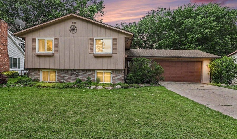 302 Westwinds Dr, Almont, MI 48003 - 4 Beds, 2 Bath