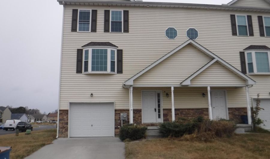 9 PEPPERWOOD Dr, Camden Wyoming, DE 19934 - 4 Beds, 4 Bath