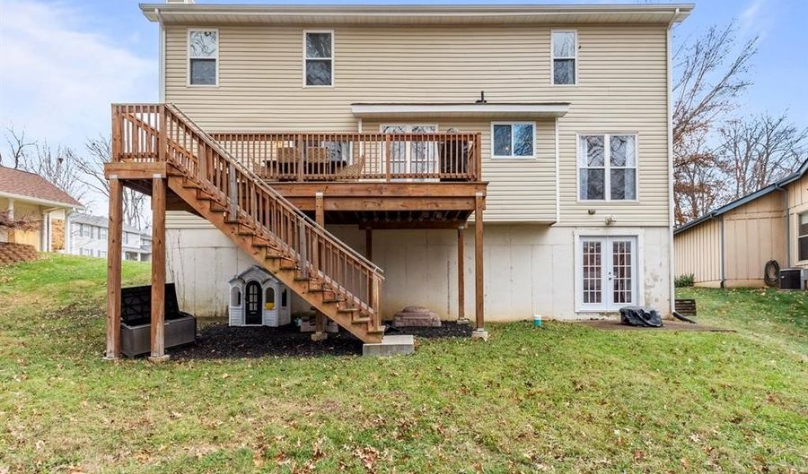 413 Holly Garden Ct, Ballwin, MO 63021 - 4 Beds, 4 Bath