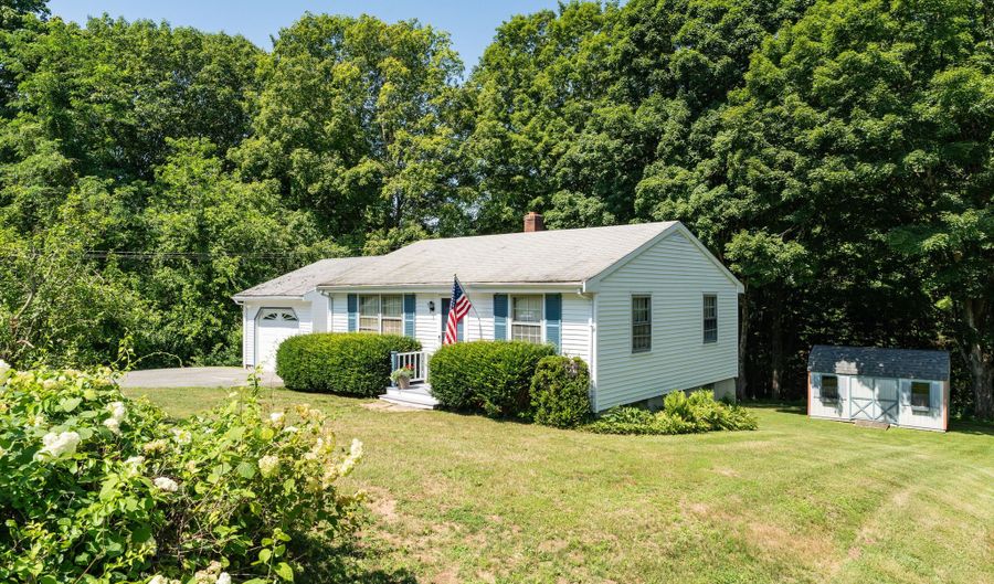 25 Goose Hill Rd, Chester, CT 06412 - 2 Beds, 2 Bath