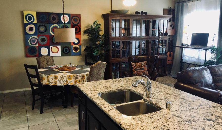 1627 Band Saw Dr NW, Albuquerque, NM 87104 - 2 Beds, 3 Bath