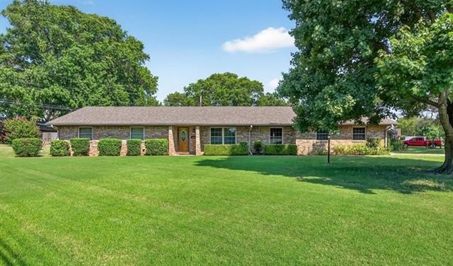 1435 Lariat Dr, Bartlesville, OK 74006 - 3 Beds, 2 Bath