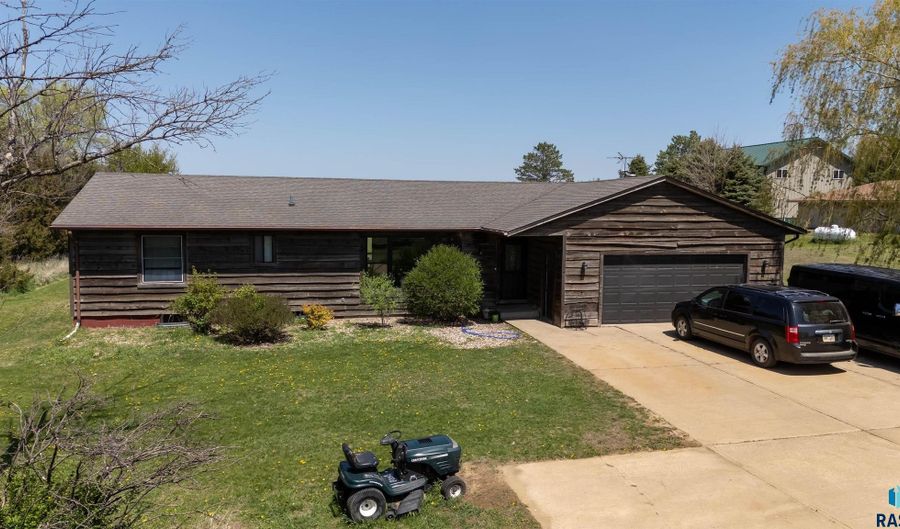 48186 265th St, Brandon, SD 57005 - 4 Beds, 3 Bath