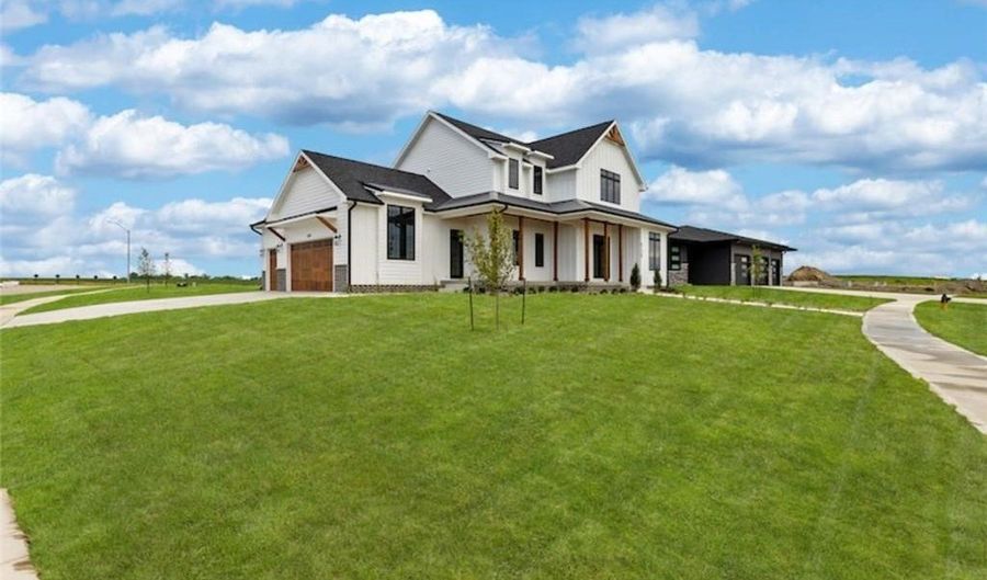 6129 NE Sherman Dr, Ankeny, IA 50021 - 5 Beds, 5 Bath