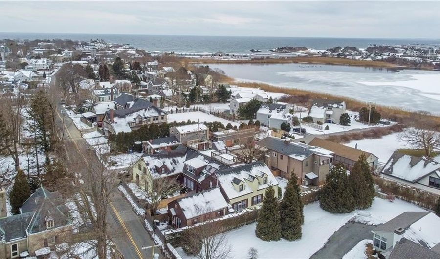 167 Coggeshall Ave A, Newport, RI 02840 - 2 Beds, 2 Bath