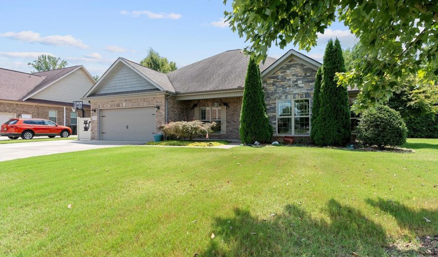 22796 Big Oak Dr, Athens, AL 35613 - 4 Beds, 2 Bath