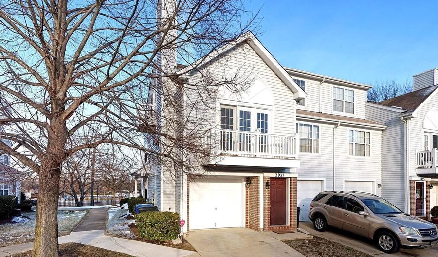 3937 ETTRICK Ct, Bowie, MD 20716 - 2 Beds, 2 Bath