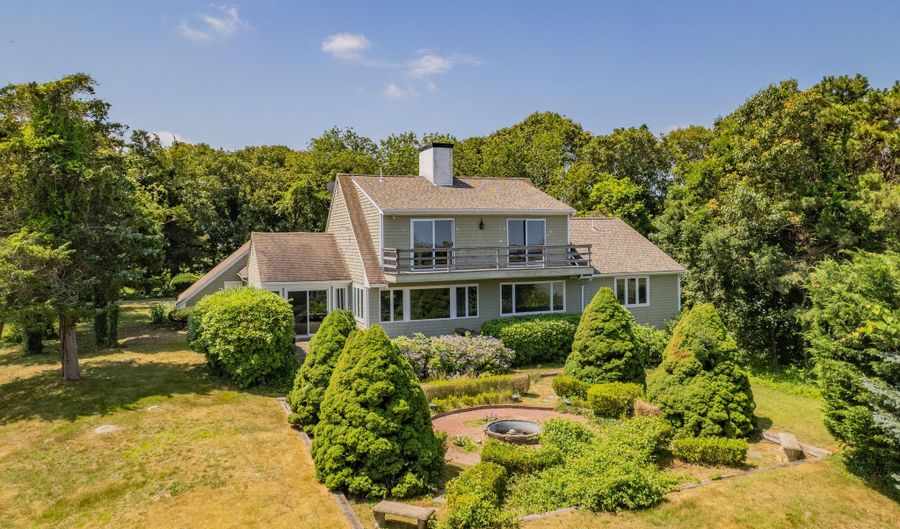 93 Harris Meadow Ln, Barnstable, MA 02630 - 4 Beds, 5 Bath