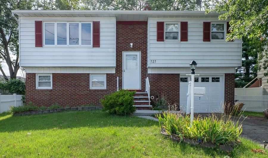 727 E Woodbridge Ave E, Avenel, NJ 07001 - 2 Beds, 2 Bath