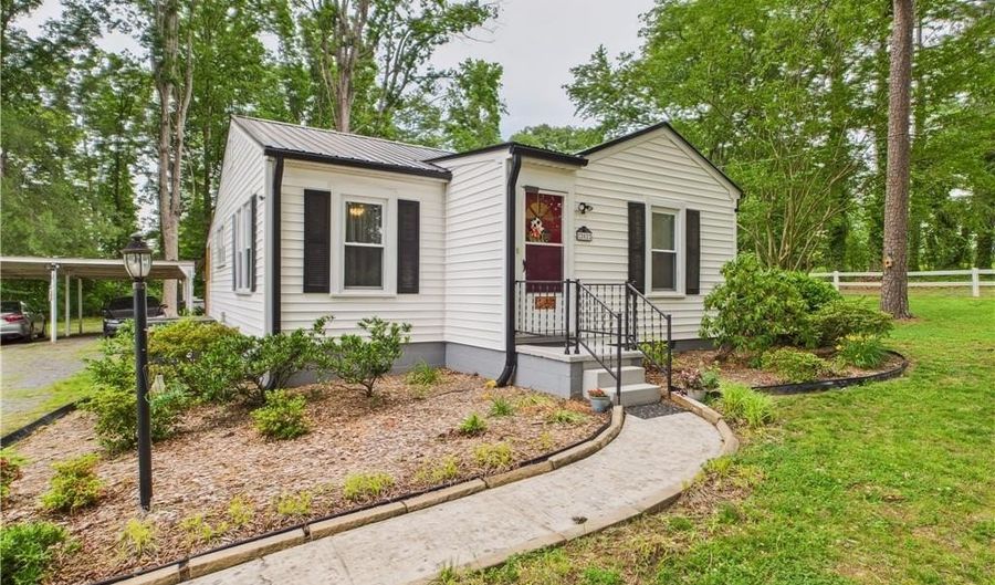 202 Mcknight St, Asheboro, NC 27203 - 2 Beds, 1 Bath
