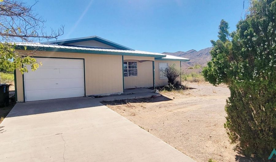 205 N Silver St, Truth Or Consequences, NM 87901 - 3 Beds, 1 Bath