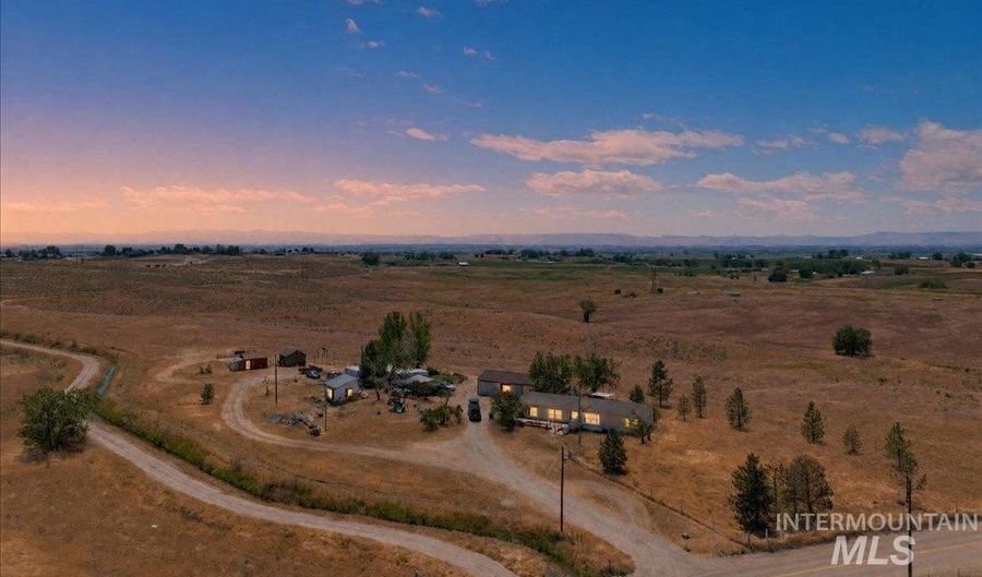 17903 Sand Hollow Rd, Caldwell, ID 83607 - 3 Beds, 2 Bath