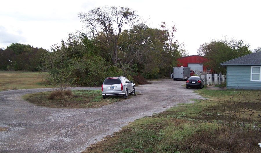 802 N Powell Pkwy, Anna, TX 75409 - 5 Beds, 2 Bath