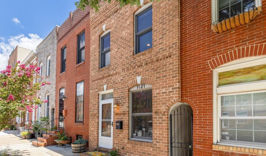 1121 S CLINTON St, Baltimore, MD 21224 - 3 Beds, 3 Bath