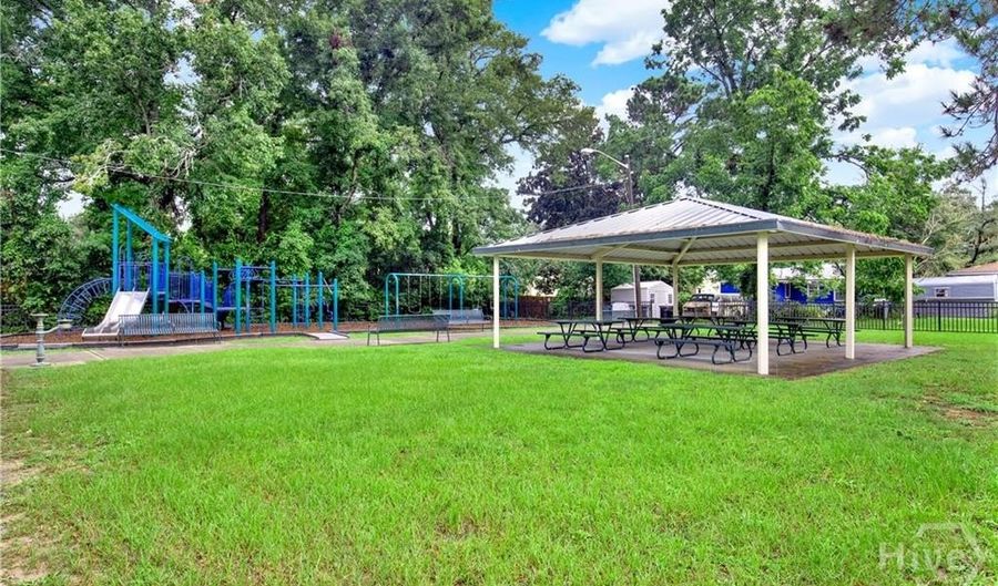 2205 Iowa St, Savannah, GA 31404 - 3 Beds, 1 Bath