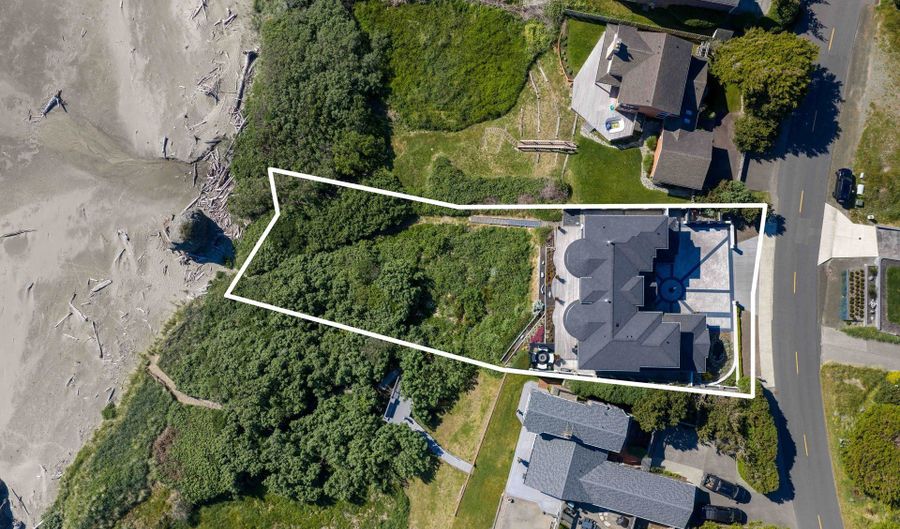 2488 BEACH LOOP Dr, Bandon, OR 97411 - 3 Beds, 4 Bath