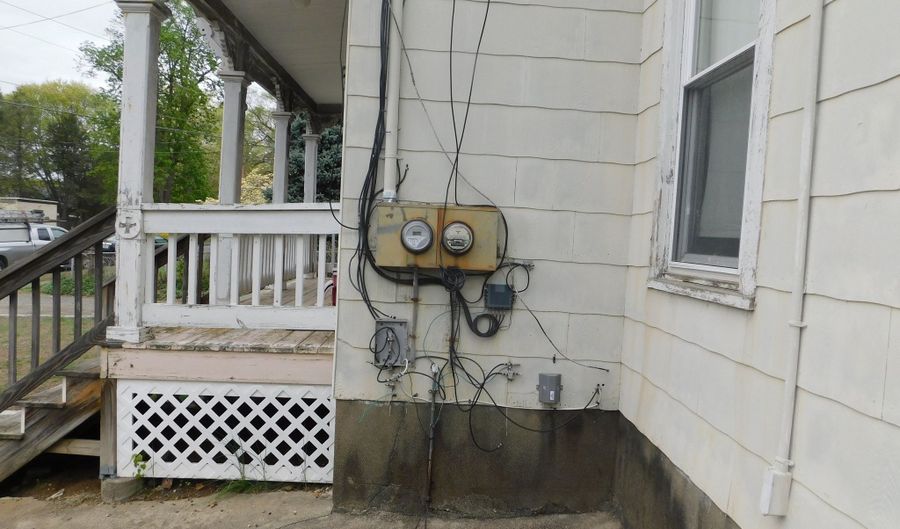 9 Ellsworth Ave, Danbury, CT 06810 - 6 Beds, 2 Bath