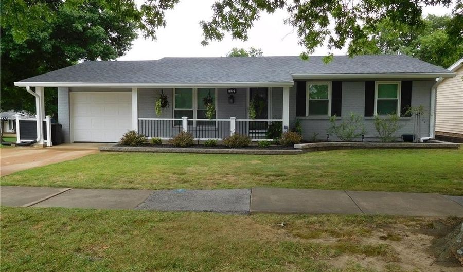 322 New Ballwin Rd, Ballwin, MO 63021 - 3 Beds, 2 Bath