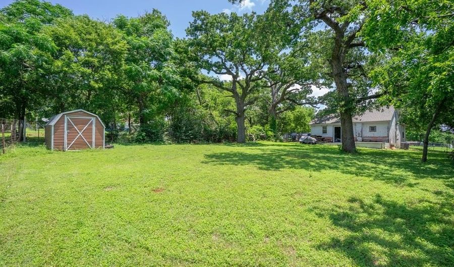 1006 S Sparks St, Alvarado, TX 76009 - 2 Beds, 1 Bath